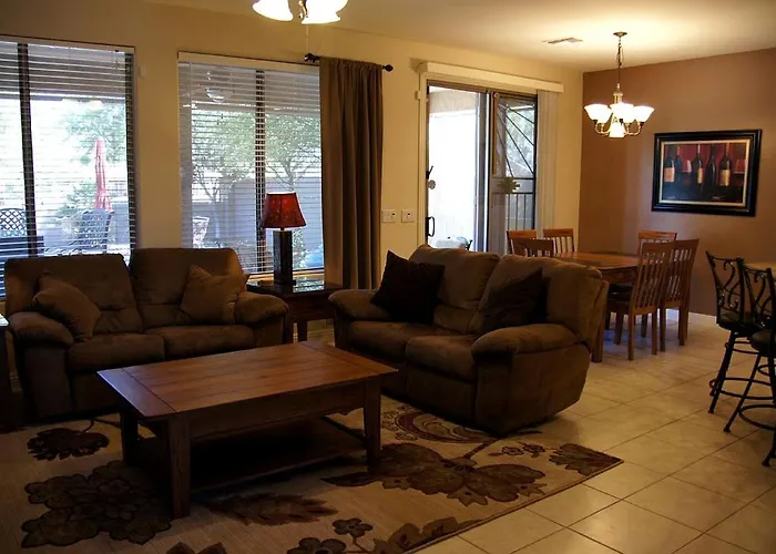 Luxurious Vacation With Beautiful Backyard And Private Pool Near Phoenix, Arizona Holiday home Surprise