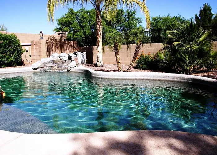 Luxurious Vacation With Beautiful Backyard And Private Pool Near Phoenix, Arizona Surprise