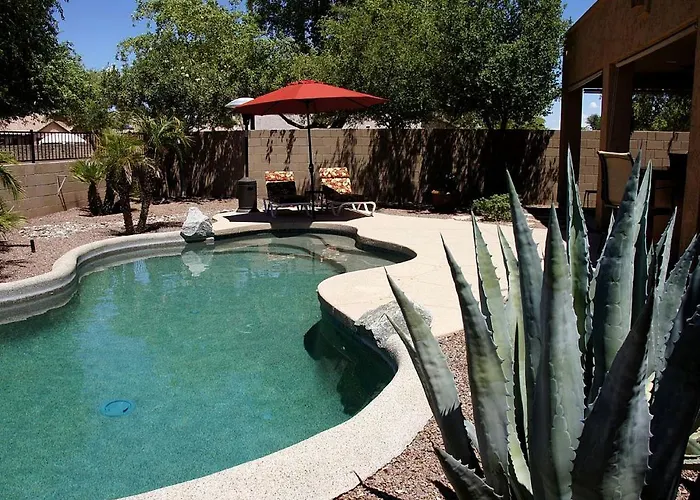Luxurious Vacation With Beautiful Backyard And Private Pool Near Phoenix, Arizona Holiday home Surprise