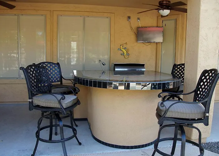 Luxurious Vacation With Beautiful Backyard And Private Pool Near Phoenix, Arizona Surprise