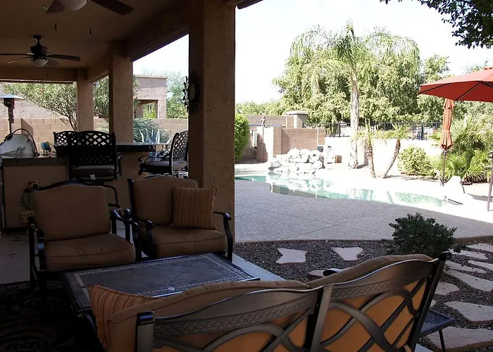 Luxurious Vacation With Beautiful Backyard And Private Pool Near Phoenix, Arizona Surprise